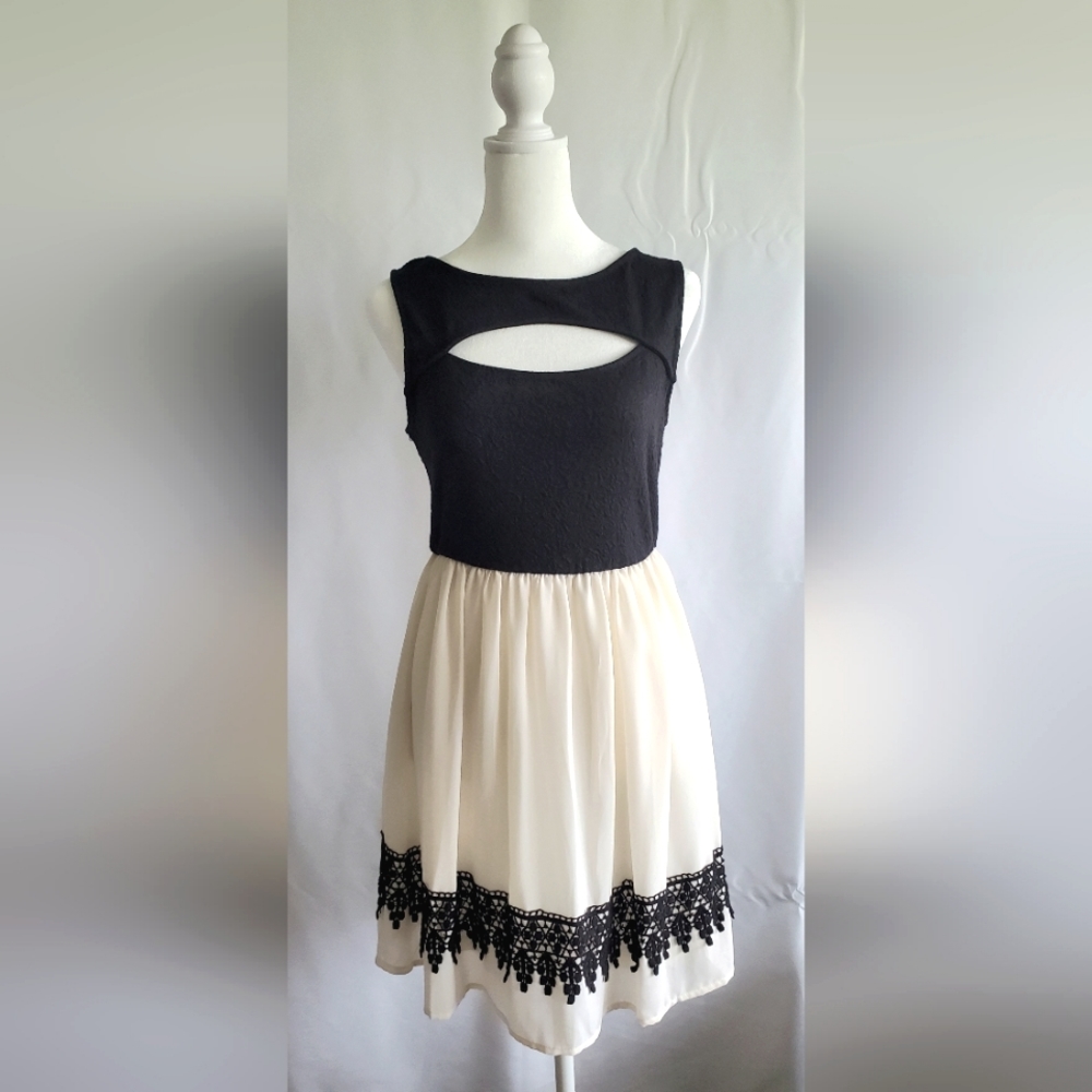 Rewind, NWT, Stunning, Woman's Size Small Dress